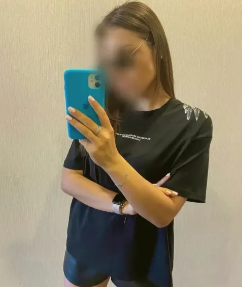Amira, 27
