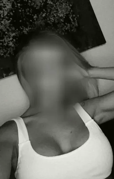 Andrea, 28