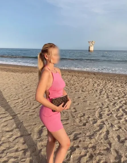 Jessica, 19