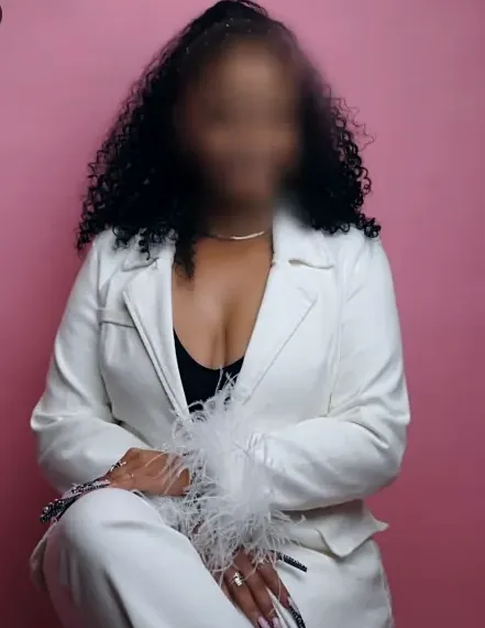 Julia, 39