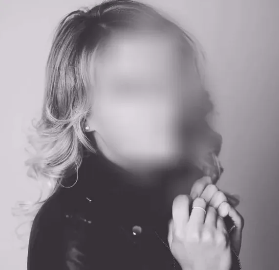 Lara, 33