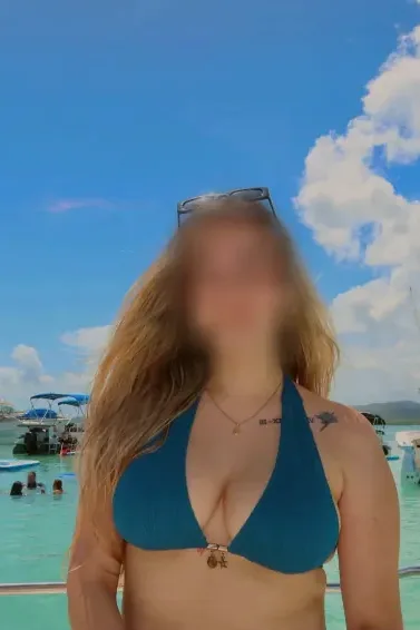 Larissa, 21