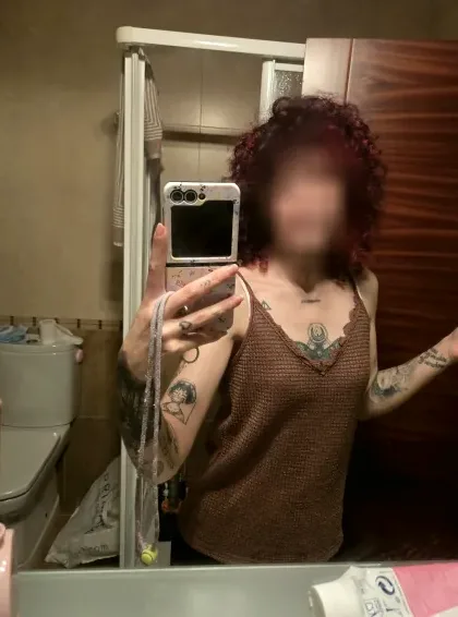 Larissa, 36