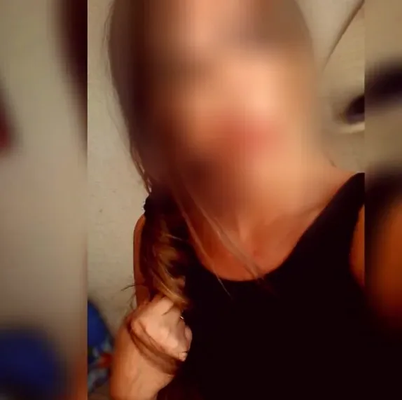 Manuela, 32