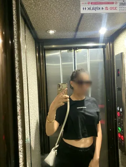 Marlene, 33