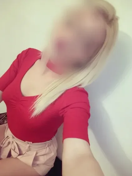 Mia, 34