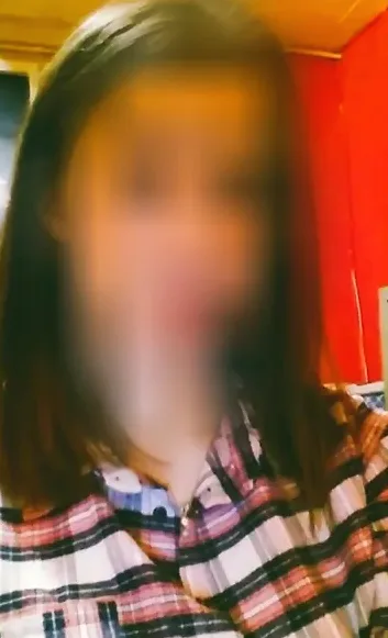 Nicole, 27