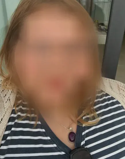 Sandra, 23