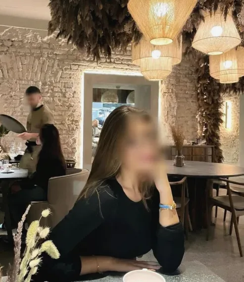 Stefanie, 25